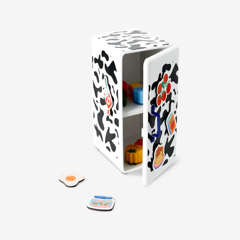 Locker as retro fridge with food icon magnets