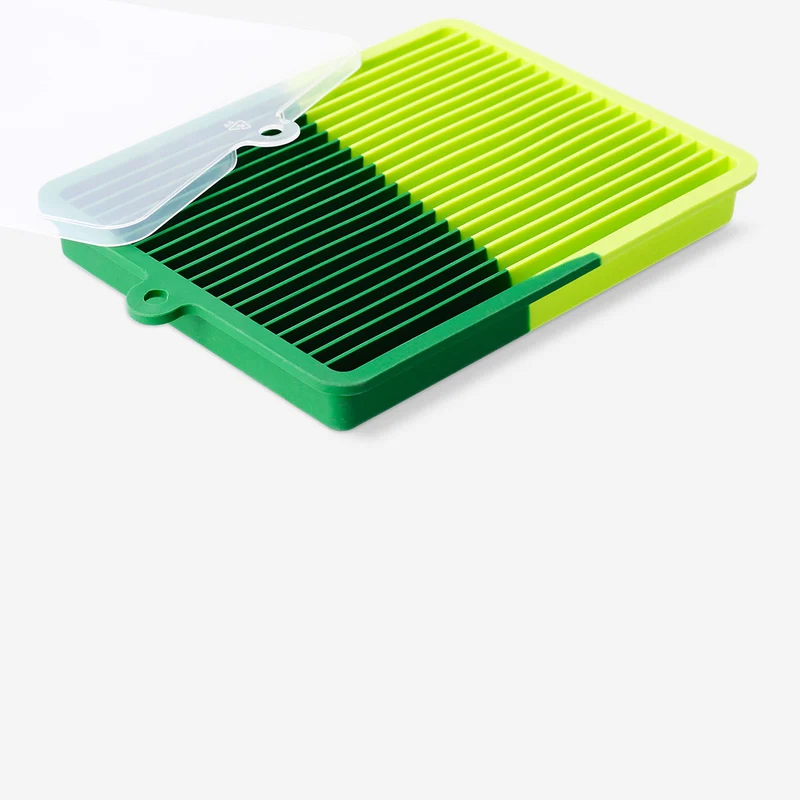 Ice cube tray with lid - crushed ice for drinks