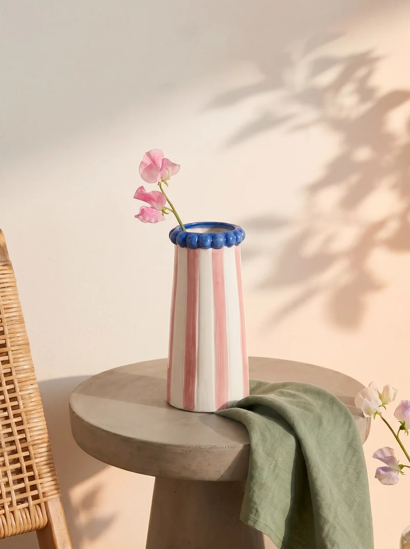 Ceramic vase with pink stripes - 15 cm