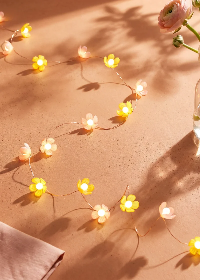 String lights - Pink and yellow flowers