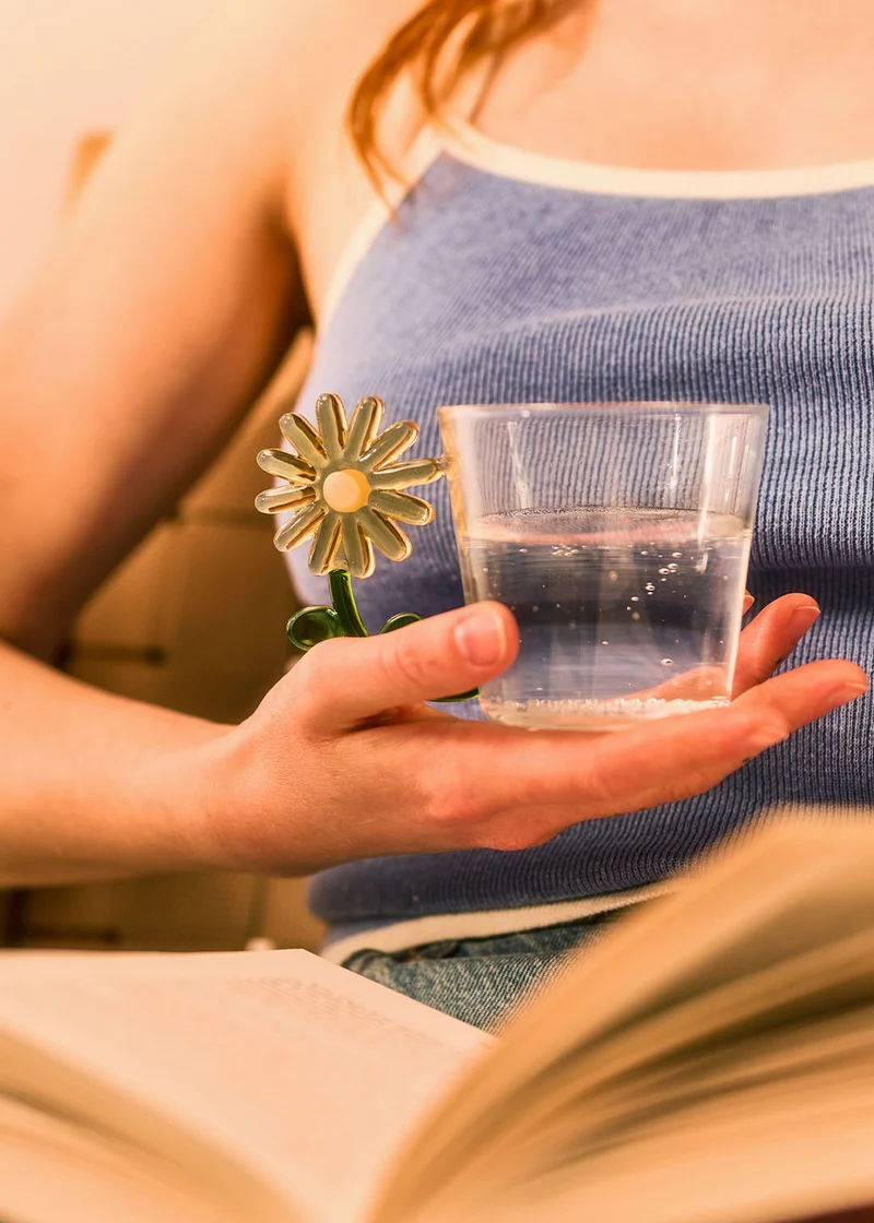 Drinking glass with yellow flower handle - 230 ml