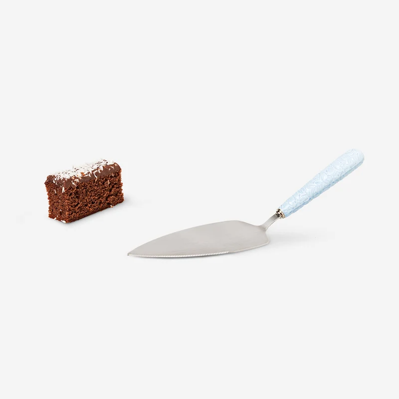 Blue hydrangea cake slicer