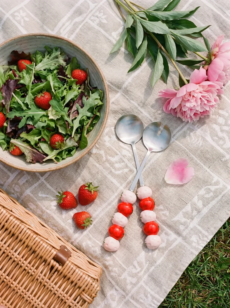 Salad servers with strawberries - 2 pcs