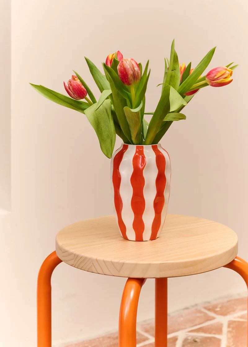 Vase with wavy red stripes - 18 cm