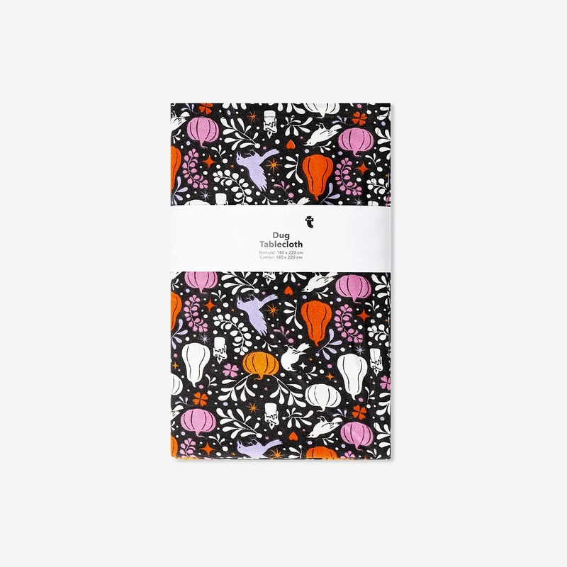 Black tablecloth with pumpkins - 140x220 cm