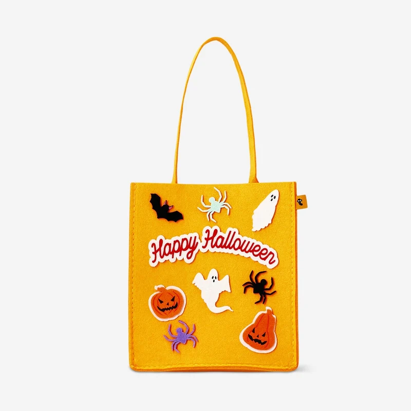 Trick or treat felt bag with candy - Vanilla and strawberry flavours