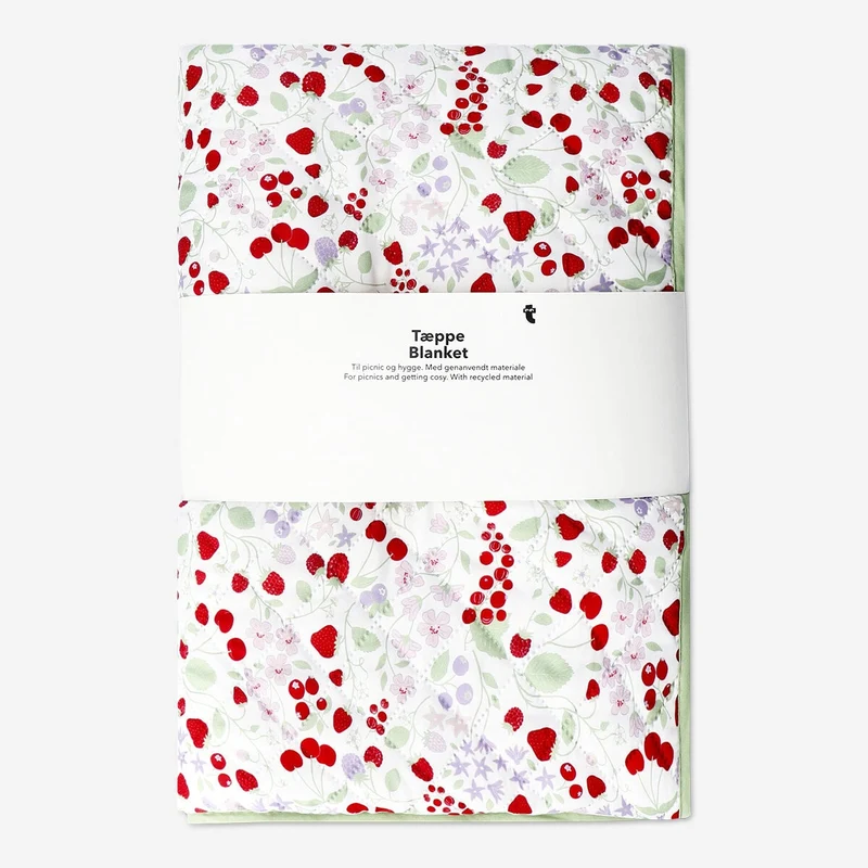 Quited blanket with forrest fruits print
